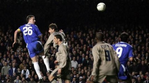 欧冠经典瞬间：德罗巴补时绝杀诺坎普，穆里尼奥激情滑跪震撼足坛