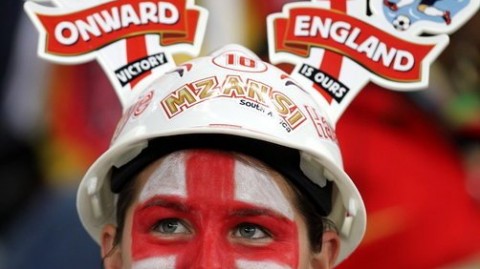 突尼斯女球迷现场哭泣、英格兰球迷区由沸腾到鸦雀无声——2026年6月16日蒙特雷球场那一夜，足球再次证明了它的不可预测性。