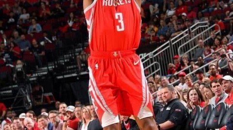 得分盛宴与铁人精神：NBA和足坛单赛季30场以上最强产出纪录